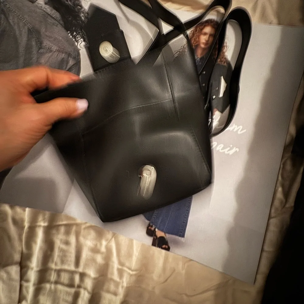 New - Banana Republic all leather mini crossbody - Picture 7 of 9